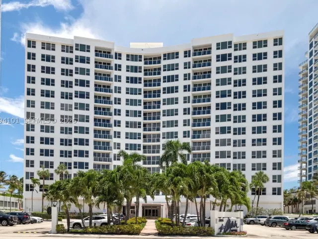 2-bedroom condo for sale in Hollywood - 3505 S Ocean Dr 201 - MondialRealty