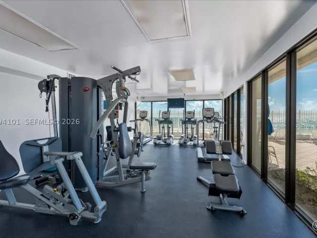 2-bedroom condo for sale in Hollywood - 3505 S Ocean Dr 201 - MondialRealty