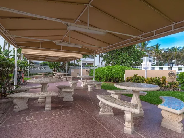 2-bedroom condo for sale in Hollywood - 3505 S Ocean Dr 201 - MondialRealty