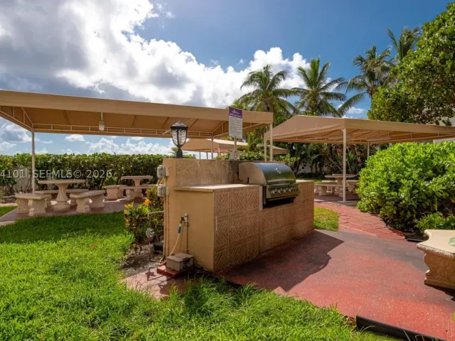 2-bedroom condo for sale in Hollywood - 3505 S Ocean Dr 201 - MondialRealty