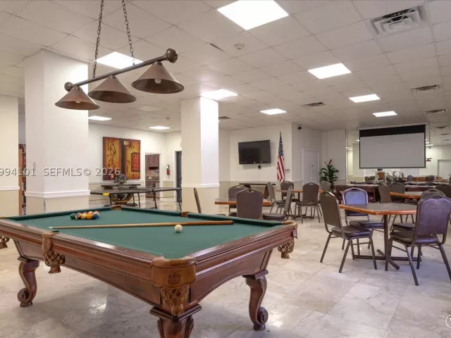 2-bedroom condo for sale in Hollywood - 3505 S Ocean Dr 201 - MondialRealty