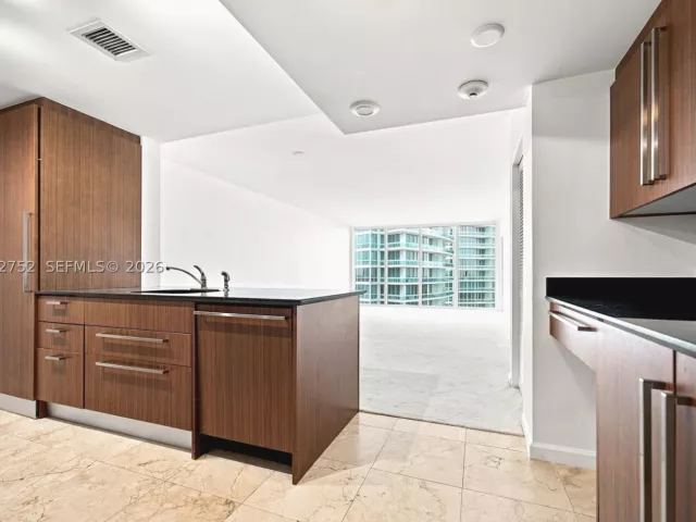 1-bedroom condo for rent in Bal Harbour - 10275 Collins Ave 1107 - MondialRealty