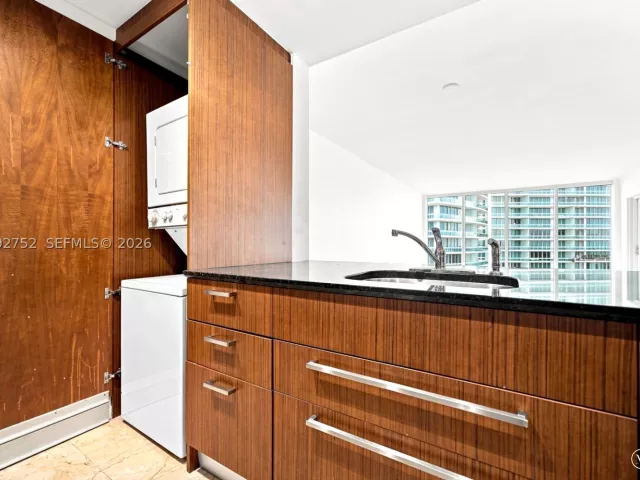 1-bedroom condo for rent in Bal Harbour - 10275 Collins Ave 1107 - MondialRealty