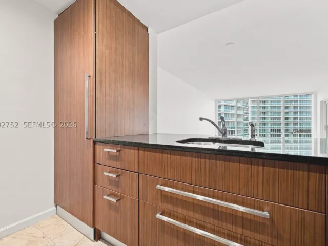 1-bedroom condo for rent in Bal Harbour - 10275 Collins Ave 1107 - MondialRealty