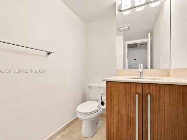1-bedroom condo for rent in Bal Harbour - 10275 Collins Ave 1107 - MondialRealty
