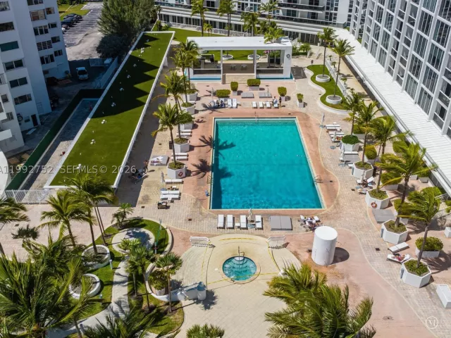 1-bedroom condo for rent in Bal Harbour - 10275 Collins Ave 1107 - MondialRealty