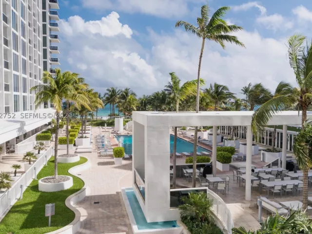 1-bedroom condo for rent in Bal Harbour - 10275 Collins Ave 1107 - MondialRealty