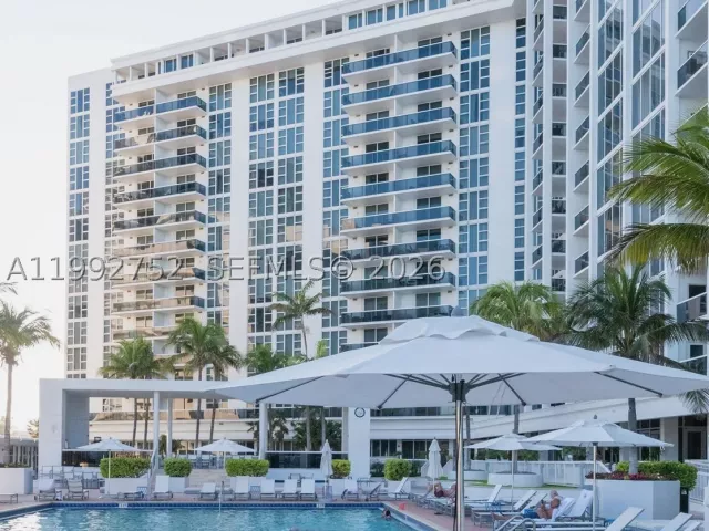 1-bedroom condo for rent in Bal Harbour - 10275 Collins Ave 1107 - MondialRealty