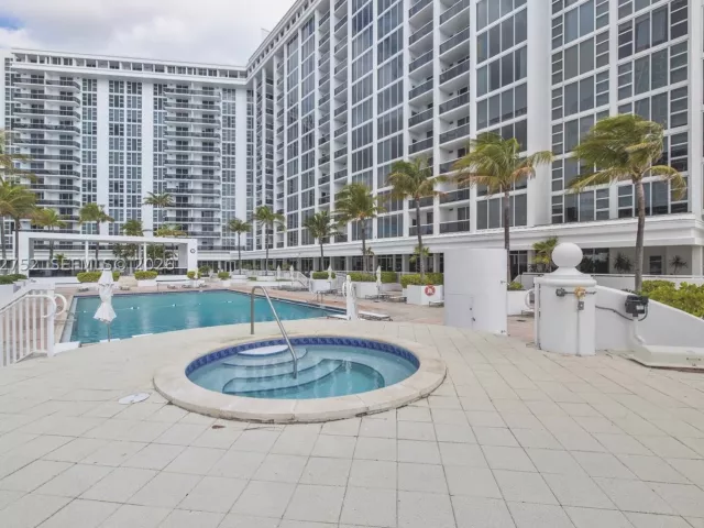 1-bedroom condo for rent in Bal Harbour - 10275 Collins Ave 1107 - MondialRealty