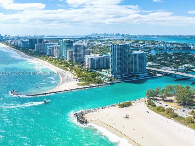 1-bedroom condo for rent in Bal Harbour - 10275 Collins Ave 1107 - MondialRealty