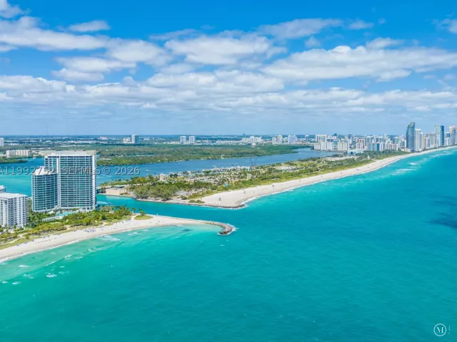 1-bedroom condo for rent in Bal Harbour - 10275 Collins Ave 1107 - MondialRealty