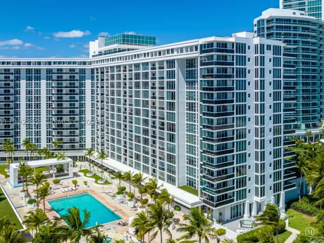 1-bedroom condo for rent in Bal Harbour - 10275 Collins Ave 1107 - MondialRealty
