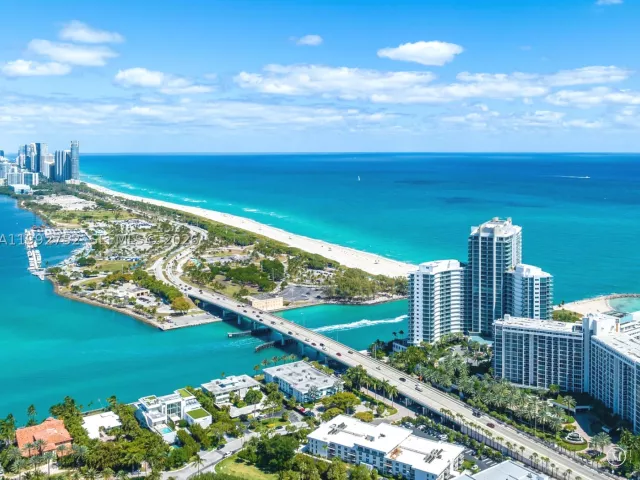 1-bedroom condo for rent in Bal Harbour - 10275 Collins Ave 1107 - MondialRealty