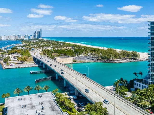 1-bedroom condo for rent in Bal Harbour - 10275 Collins Ave 1107 - MondialRealty