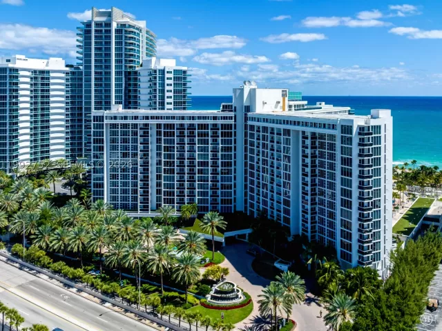 1-bedroom condo for rent in Bal Harbour - 10275 Collins Ave 1107 - MondialRealty