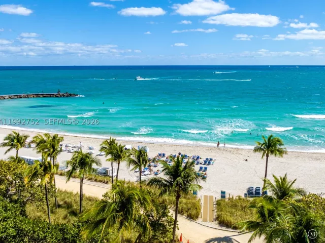 1-bedroom condo for rent in Bal Harbour - 10275 Collins Ave 1107 - MondialRealty