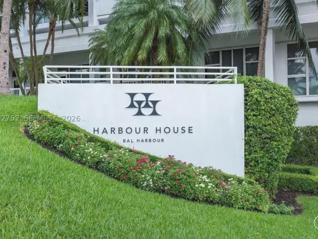 1-bedroom condo for rent in Bal Harbour - 10275 Collins Ave 1107 - MondialRealty