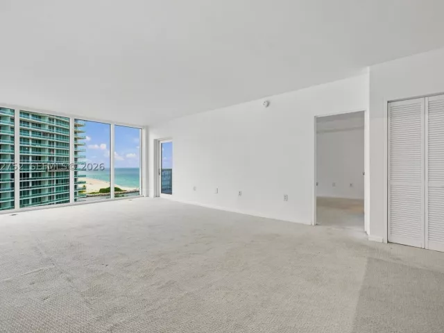 1-bedroom condo for rent in Bal Harbour - 10275 Collins Ave 1107 - MondialRealty