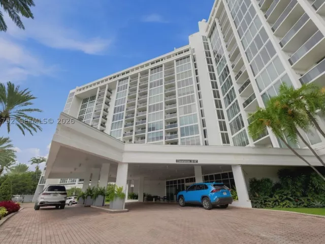 1-bedroom condo for rent in Bal Harbour - 10275 Collins Ave 1107 - MondialRealty