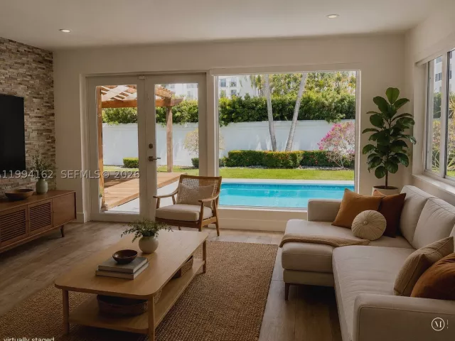 5-bedroom home for rent in Miami - 3551 E Glencoe St - MondialRealty