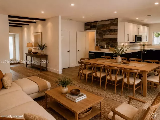 5-bedroom home for rent in Miami - 3551 E Glencoe St - MondialRealty