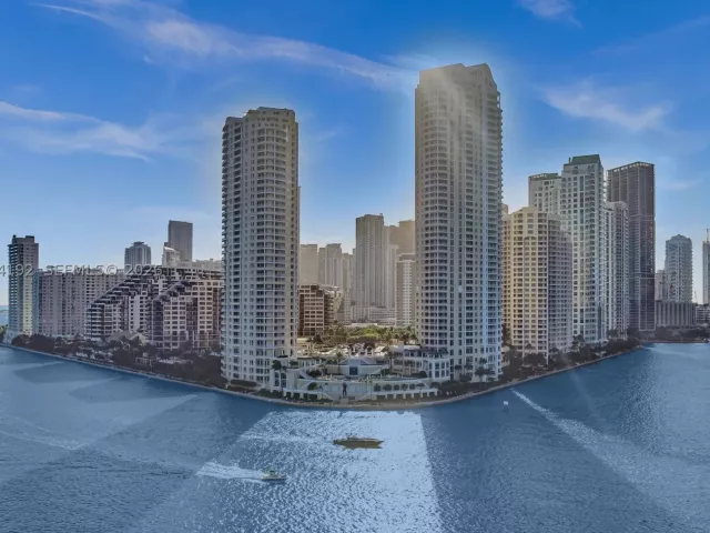 2-bedroom condo for sale in Miami - 848 Brickell Key Dr 2702 - MondialRealty