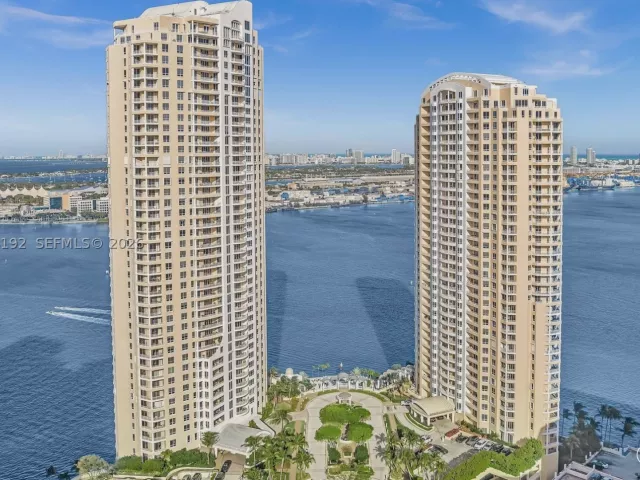 2-bedroom condo for sale in Miami - 848 Brickell Key Dr 2702 - MondialRealty