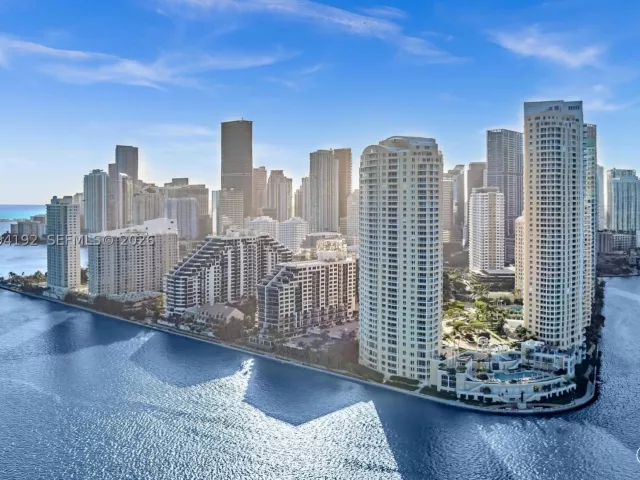 2-bedroom condo for sale in Miami - 848 Brickell Key Dr 2702 - MondialRealty