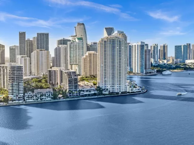 2-bedroom condo for sale in Miami - 848 Brickell Key Dr 2702 - MondialRealty