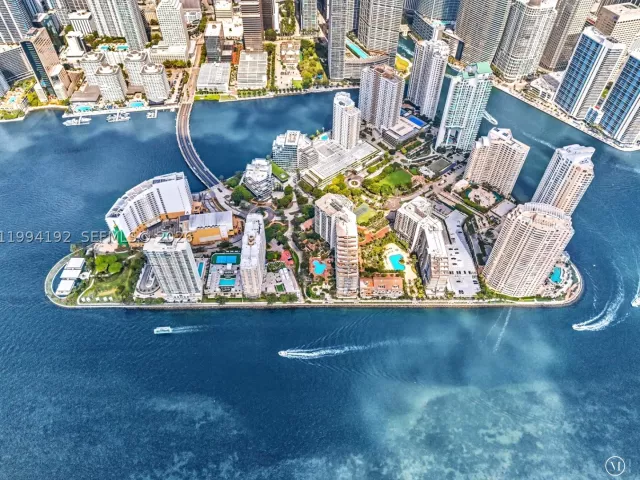 2-bedroom condo for sale in Miami - 848 Brickell Key Dr 2702 - MondialRealty