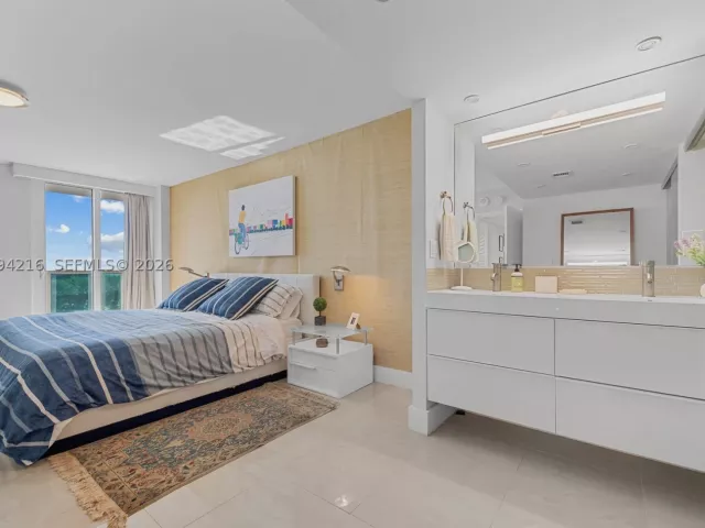 2-bedroom condo for sale in Sunny Isles Beach - 100 Bayview Dr 507 - MondialRealty