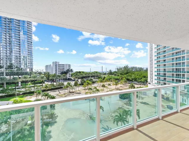 2-bedroom condo for sale in Sunny Isles Beach - 100 Bayview Dr 507 - MondialRealty