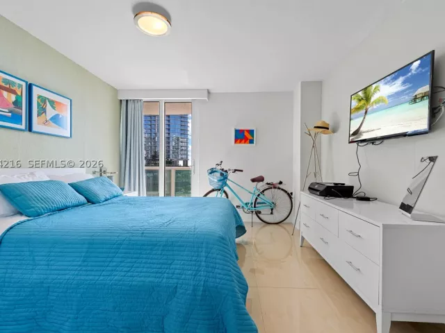 2-bedroom condo for sale in Sunny Isles Beach - 100 Bayview Dr 507 - MondialRealty