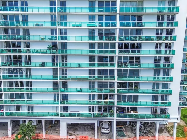 2-bedroom condo for sale in Sunny Isles Beach - 100 Bayview Dr 507 - MondialRealty