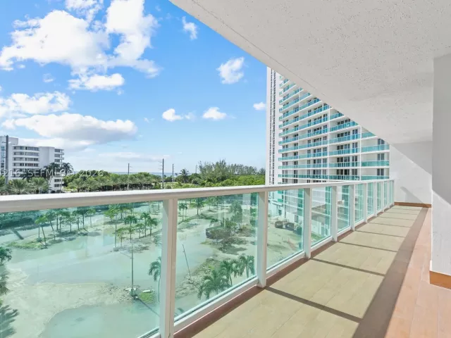 2-bedroom condo for sale in Sunny Isles Beach - 100 Bayview Dr 507 - MondialRealty