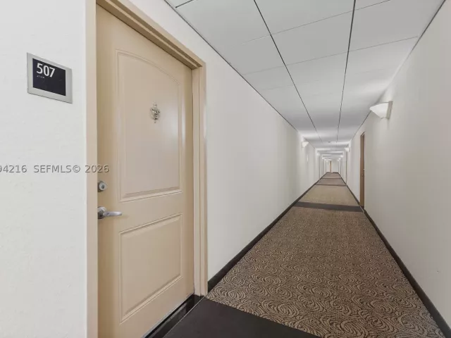 2-bedroom condo for sale in Sunny Isles Beach - 100 Bayview Dr 507 - MondialRealty