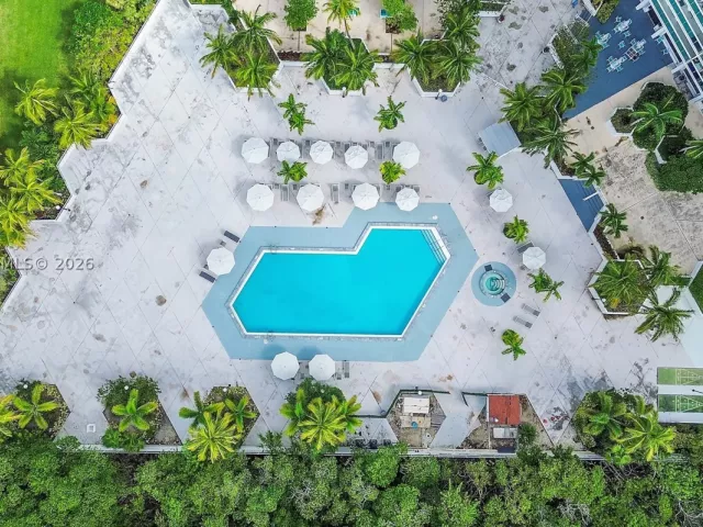 2-bedroom condo for sale in Sunny Isles Beach - 100 Bayview Dr 507 - MondialRealty