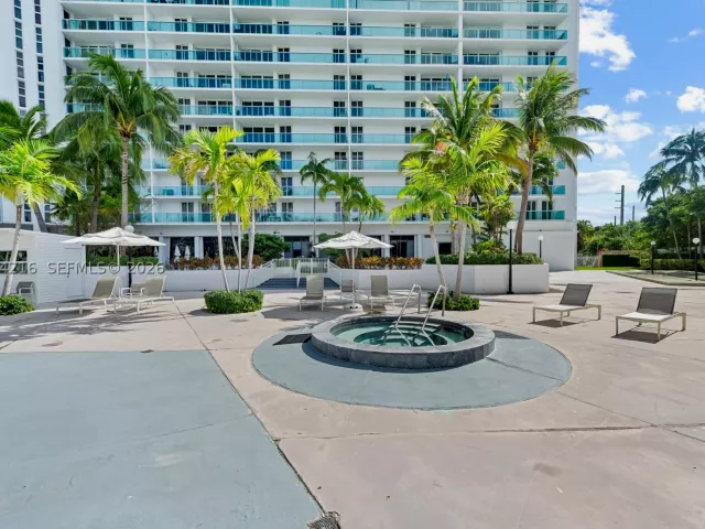 2-bedroom condo for sale in Sunny Isles Beach - 100 Bayview Dr 507 - MondialRealty
