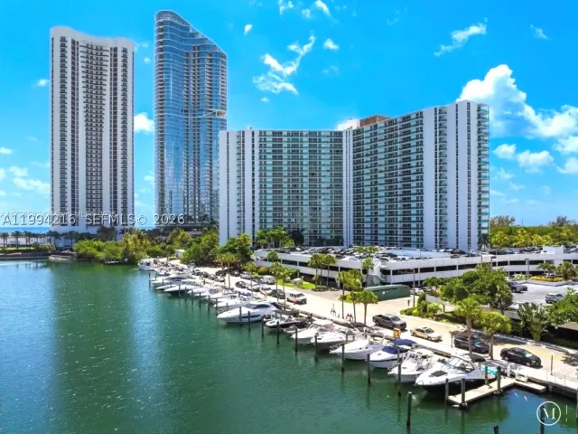 2-bedroom condo for sale in Sunny Isles Beach - 100 Bayview Dr 507 - MondialRealty