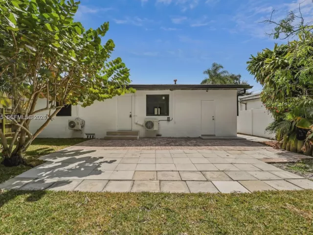 3-bedroom home for sale in Hollywood - 5635 Pierce St - MondialRealty