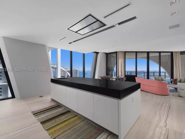 4-bedroom condo for sale in Miami - 1000 Biscayne Blvd 2702 - MondialRealty