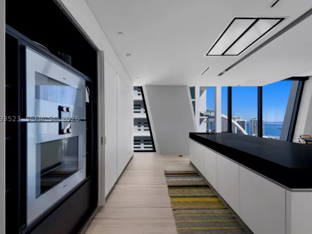 4-bedroom condo for sale in Miami - 1000 Biscayne Blvd 2702 - MondialRealty