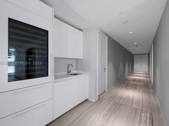 4-bedroom condo for sale in Miami - 1000 Biscayne Blvd 2702 - MondialRealty