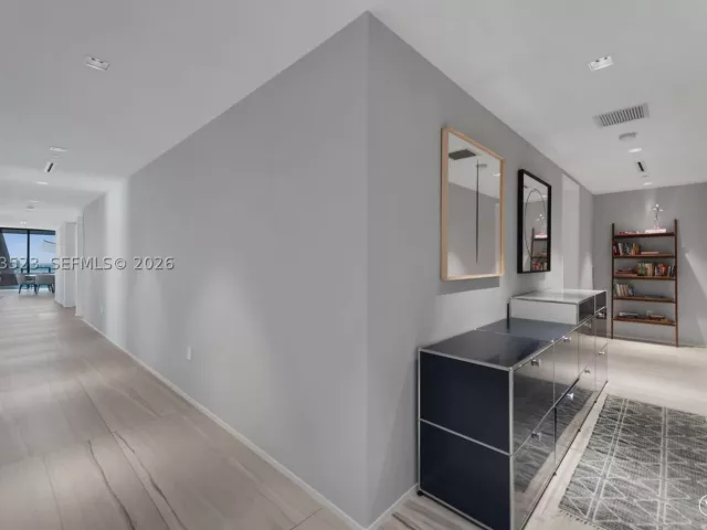 4-bedroom condo for sale in Miami - 1000 Biscayne Blvd 2702 - MondialRealty