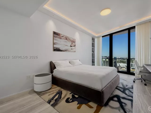 4-bedroom condo for sale in Miami - 1000 Biscayne Blvd 2702 - MondialRealty
