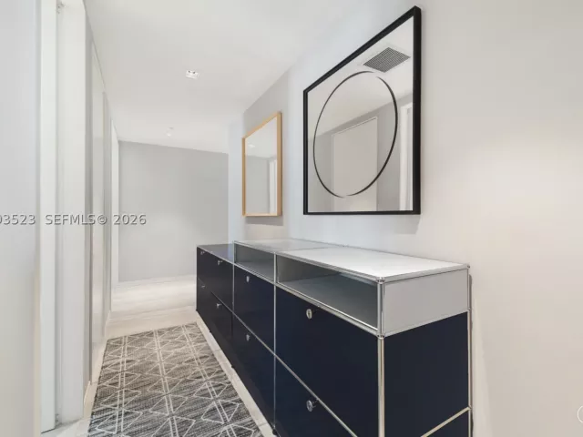 4-bedroom condo for sale in Miami - 1000 Biscayne Blvd 2702 - MondialRealty