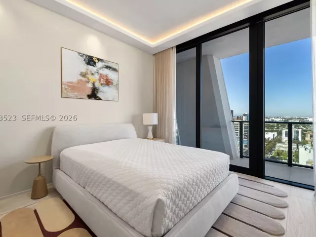 4-bedroom condo for sale in Miami - 1000 Biscayne Blvd 2702 - MondialRealty