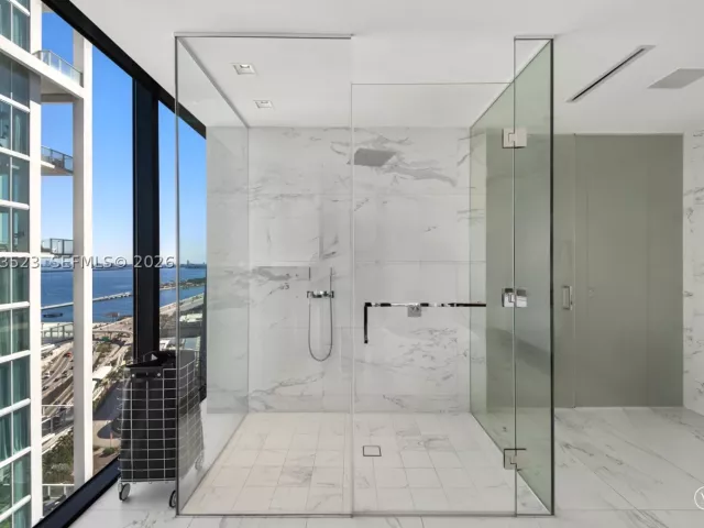 4-bedroom condo for sale in Miami - 1000 Biscayne Blvd 2702 - MondialRealty