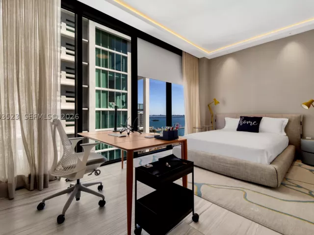 4-bedroom condo for sale in Miami - 1000 Biscayne Blvd 2702 - MondialRealty