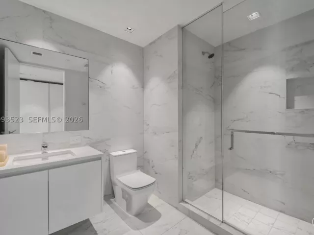 4-bedroom condo for sale in Miami - 1000 Biscayne Blvd 2702 - MondialRealty